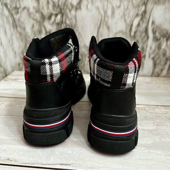 Tommy Hilfiger Women’s Sz 7 1/2 Black Nesser Lace Up Lug Boots Farmcore Gorpcore - Picture 5 of 10
